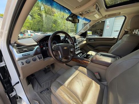 Used 2018 Chevrolet Suburban Premier image 10
