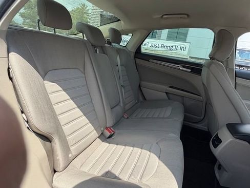 Used 2019 Ford Fusion SE FWD image 29