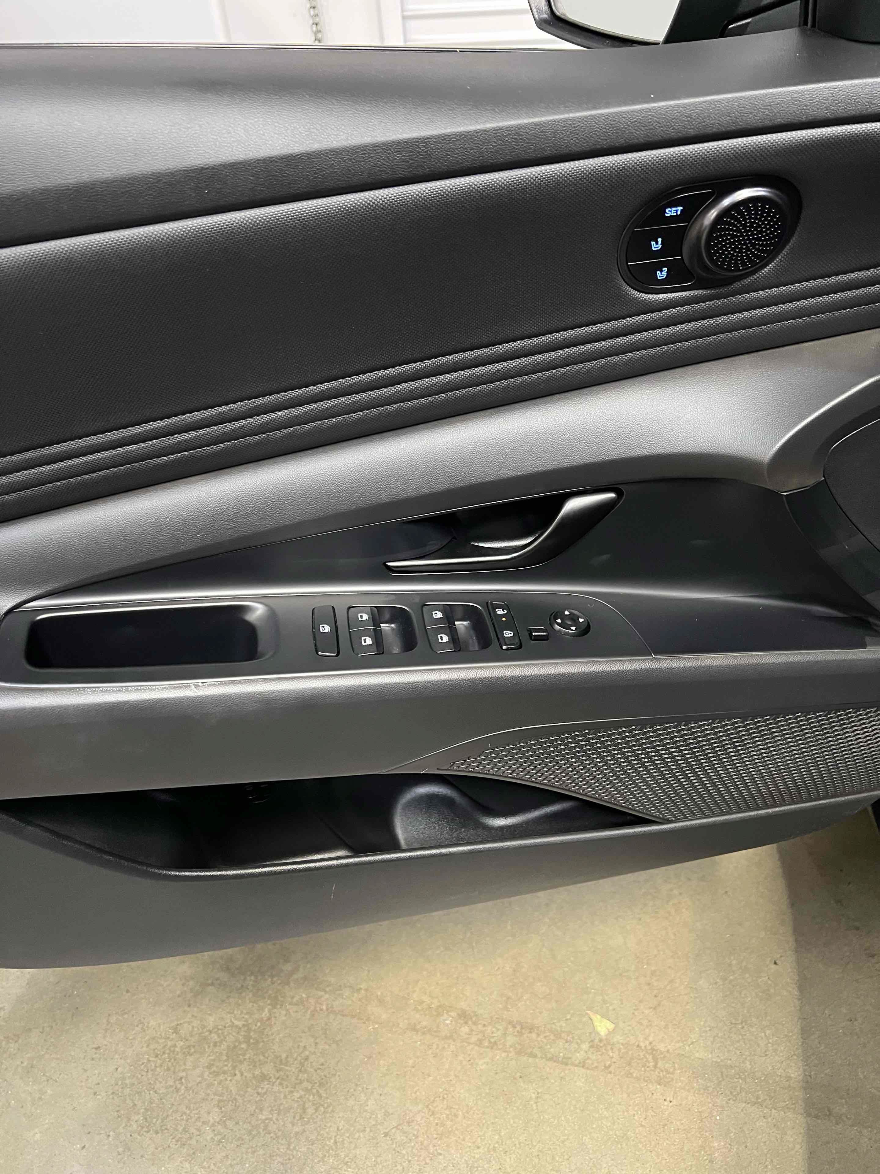 Used 2025 Hyundai Elantra Limited FWD image 38