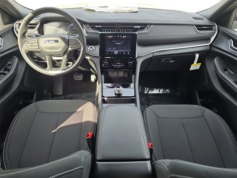 New 2025 Jeep Grand Cherokee Laredo X image 9