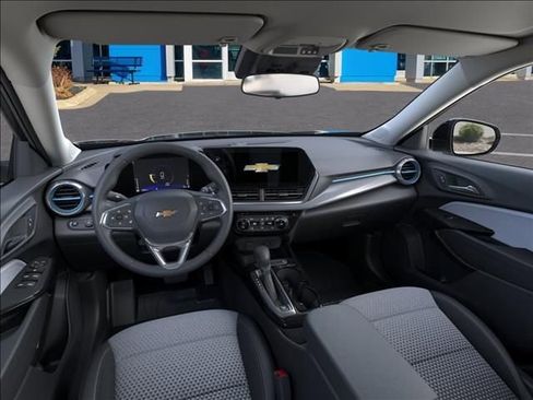 New 2026 Chevrolet Trax LT w/ LT Convenience Package FWD image 15