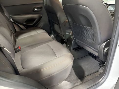 Used 2017 Chevrolet Trax LT AWD/4WD image 30