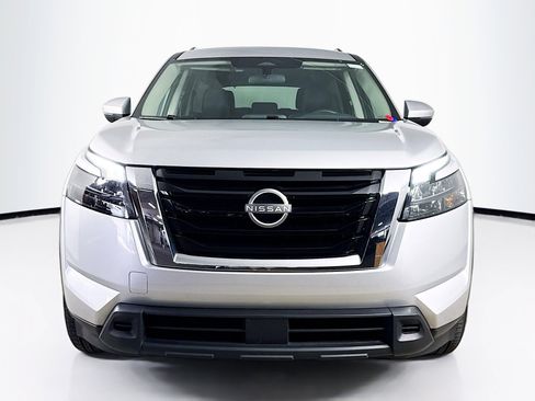 Used 2025 Nissan Pathfinder SV FWD image 3
