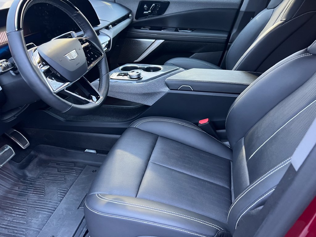 Used 2025 Cadillac Optiq Sport 2 w/ LPO, Floor Liner Package AWD/4WD image 11