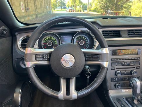 Used 2013 Ford Mustang Premium image 25