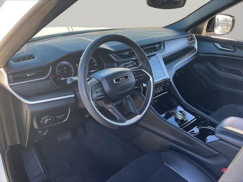 Certified 2023 Jeep Grand Cherokee Altitude image 19