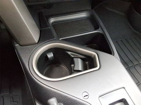 Used 2016 Toyota RAV4 LE image 33