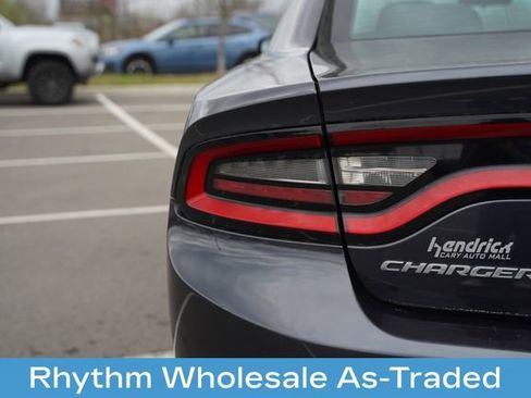 Used 2018 Dodge Charger SXT image 34