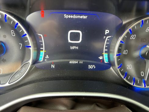 Used 2020 Chrysler Pacifica Touring-L Plus w/ Tire & Wheel Group image 17