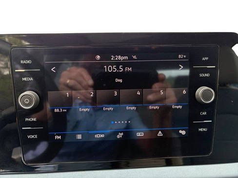 Certified 2025 Volkswagen Jetta SE w/ Sunroof Package FWD image 17