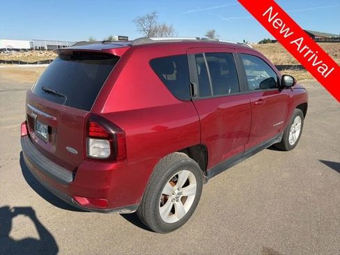 Used 2017 Jeep Compass Latitude image 3