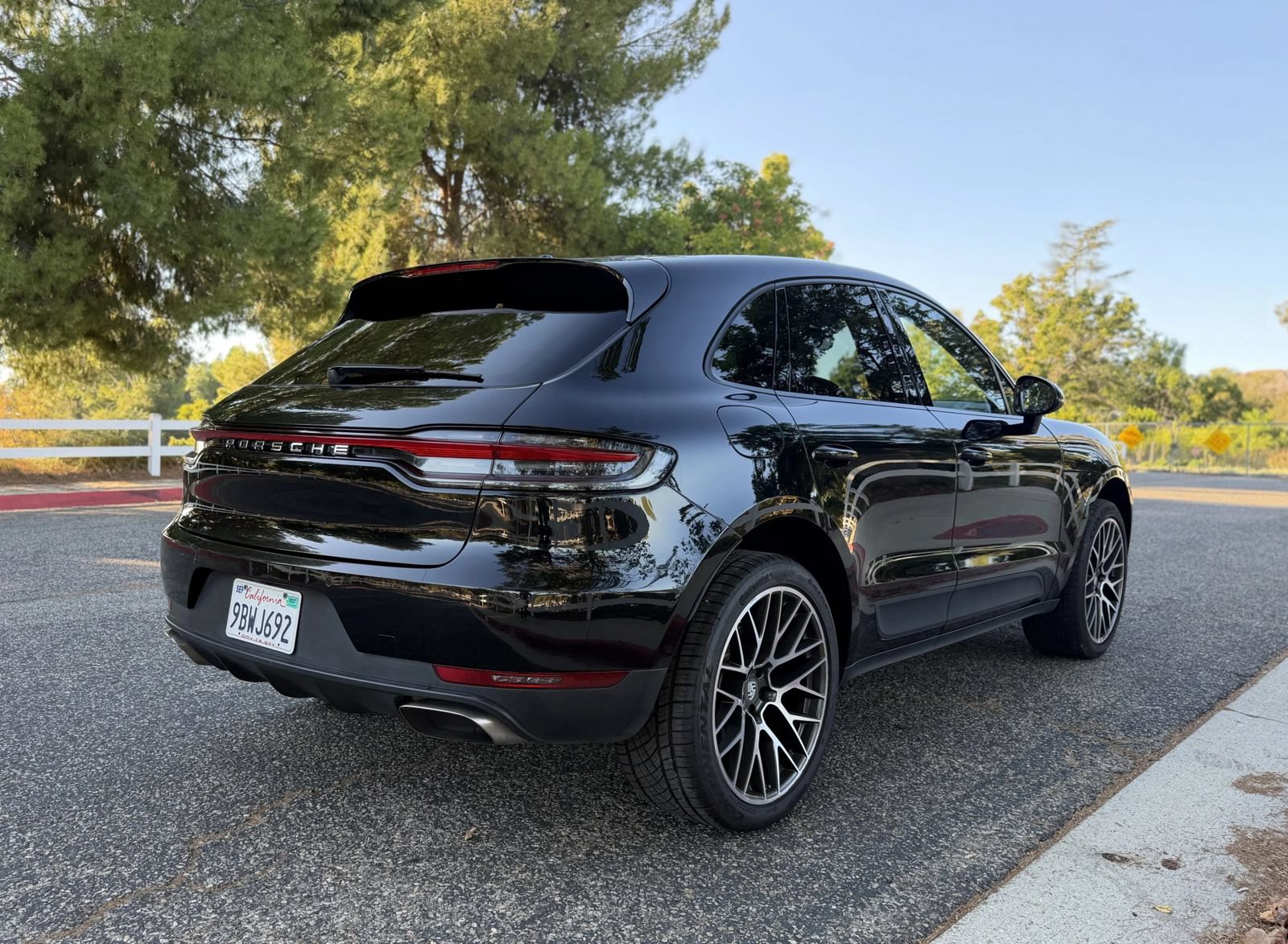 Used 2019 Porsche Macan AWD/4WD image 2