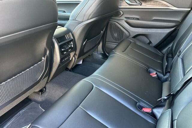 New 2026 Jeep Grand Cherokee Limited AWD/4WD image 9