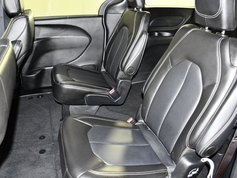 Used 2025 Chrysler Pacifica Select AWD/4WD image 46