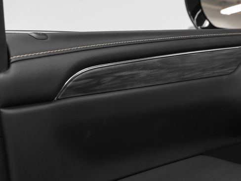 Used 2023 GMC Yukon XL SLT image 63