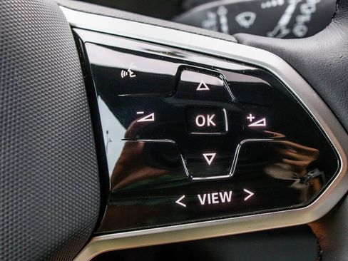 Used 2022 Volkswagen ID.4 Pro image 28