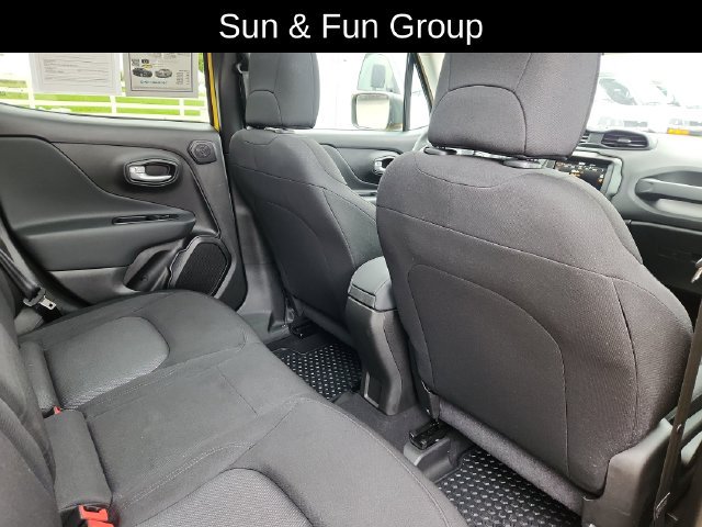 Used 2023 Jeep Renegade Latitude w/ Sun & Fun Group AWD/4WD image 28