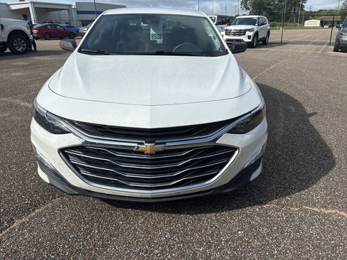 Used 2023 Chevrolet Malibu LS FWD image 2