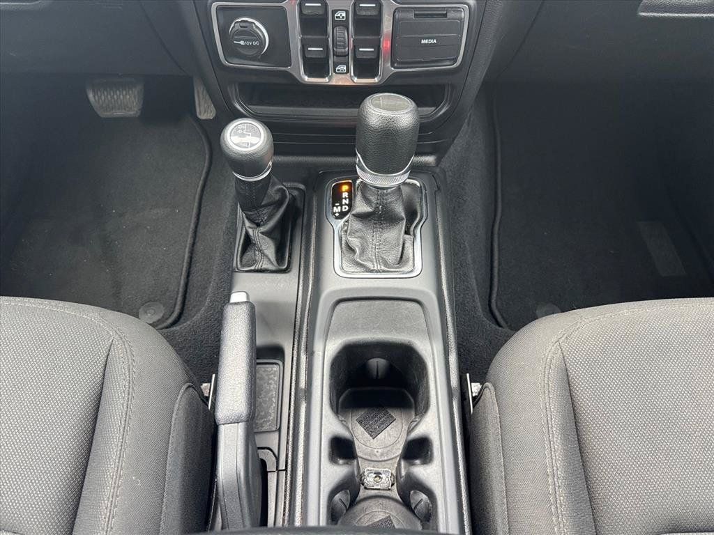 Used 2023 Jeep Gladiator Sport AWD/4WD image 15