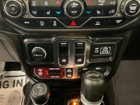 Used 2023 Jeep Wrangler Rubicon w/ LED Lighting Group AWD/4WD image 21