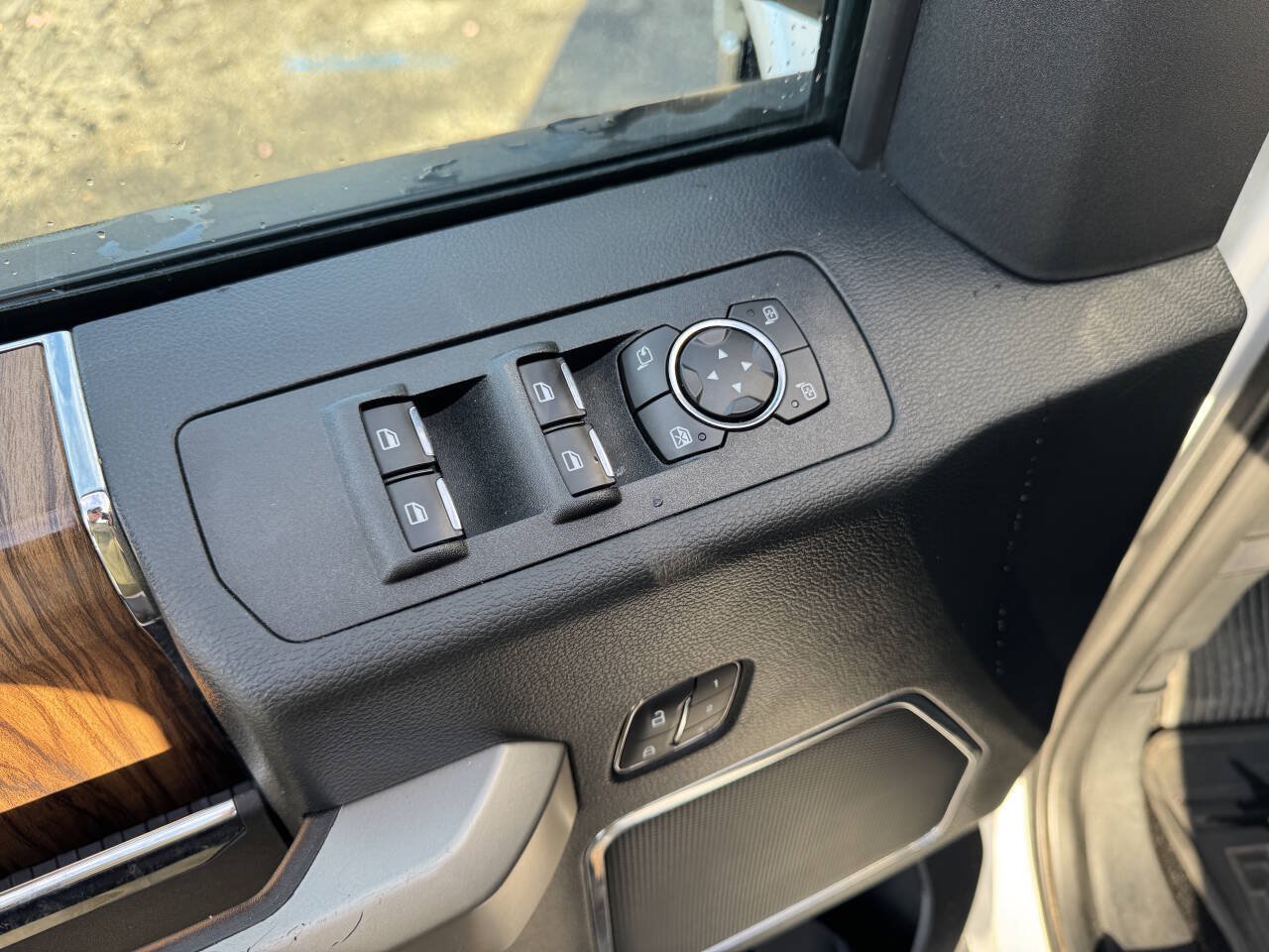 Used 2019 Ford F150 Lariat w/ Equipment Group 502A Luxury AWD/4WD image 18