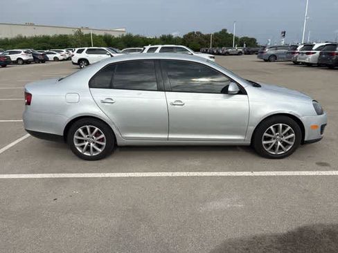 Used 2010 Volkswagen Jetta Limited Edition image 6