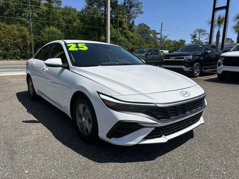 Used 2025 Hyundai Elantra SE FWD image 10