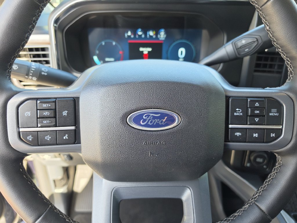 Used 2025 Ford F250 Lariat w/ Black Appearance Package AWD/4WD image 31