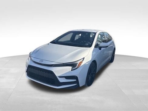 Used 2024 Toyota Corolla SE image 1