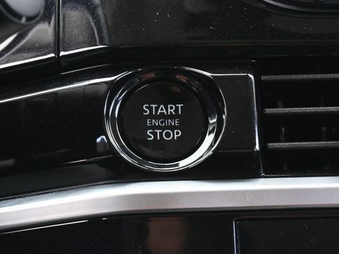 Used 2025 Nissan Pathfinder SL FWD image 14