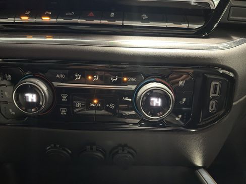 Used 2024 Chevrolet Silverado 2500 High Country w/ High Country Premium Package image 27