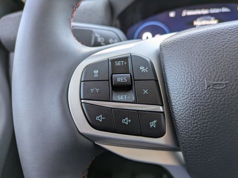 Used 2025 Ford Explorer Active image 21