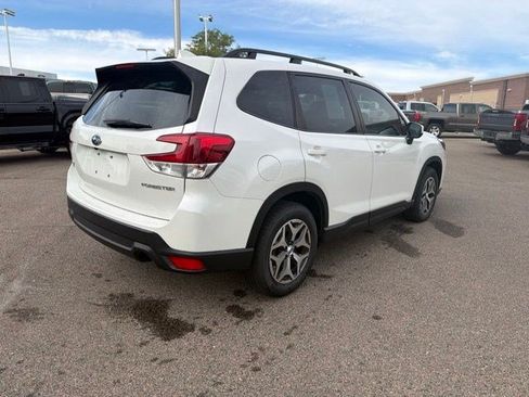 Used 2023 Subaru Forester Premium AWD/4WD image 7