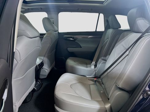New 2026 Toyota Highlander Platinum image 23