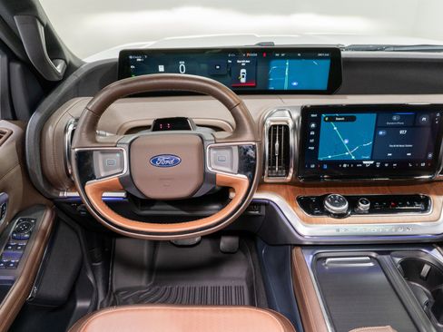 Used 2025 Ford Expedition Max King Ranch image 12