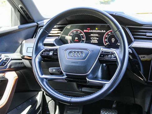 Used 2024 Audi Q8 e-tron Premium Plus w/ Premium Plus Package image 17