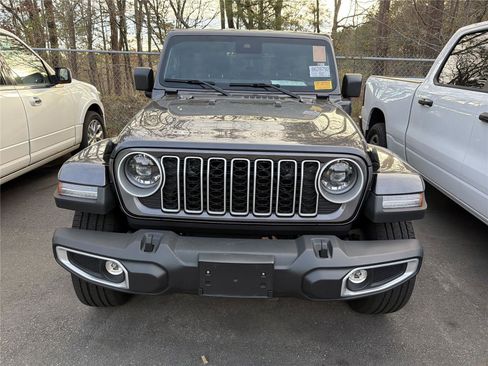 Used 2025 Jeep Wrangler Sahara image 2