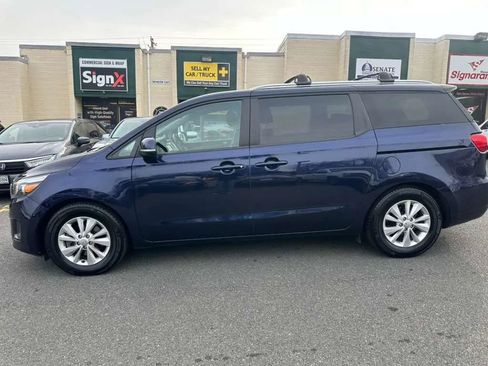 Used 2018 Kia Sedona LX w/ LX Essentials Premium Package image 8