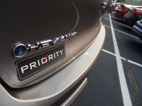 Used 2024 Toyota Crown AWD/4WD image 7