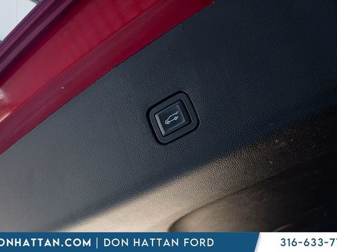 Used 2023 Chevrolet Traverse LT FWD image 30