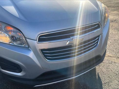 Used 2015 Chevrolet Trax LT w/ LT Sun and Sound Package image 33