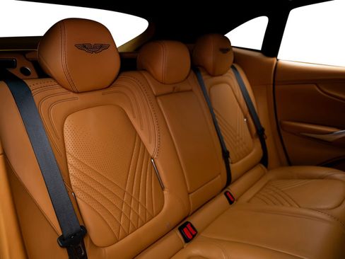 Used 2021 Aston Martin DBX AWD/4WD image 34