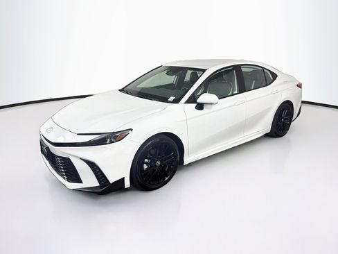 Used 2026 Toyota Camry SE FWD image 3