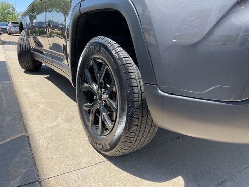 Used 2024 Jeep Grand Cherokee Altitude AWD/4WD image 18