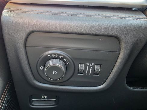 Used 2023 Jeep Grand Cherokee Summit image 8