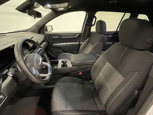 Used 2025 GMC Acadia Elevation image 3