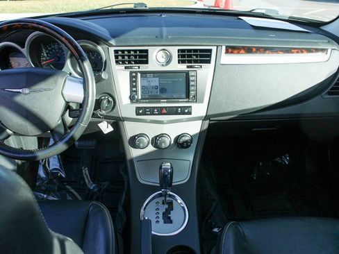 Used 2010 Chrysler Sebring Limited image 15