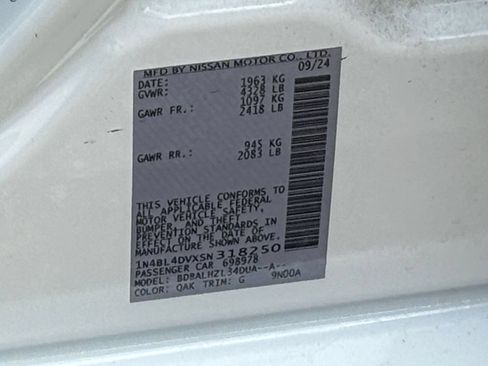 Used 2025 Nissan Altima 2.5 SV FWD image 29