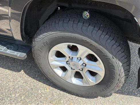 Used 2016 Toyota 4Runner SR5 Premium image 5