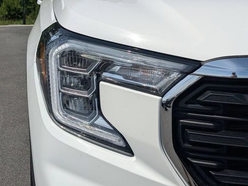 Used 2024 GMC Terrain SLE FWD image 10